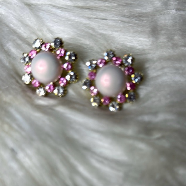 Chic Floral Pink And White Stud Earrings